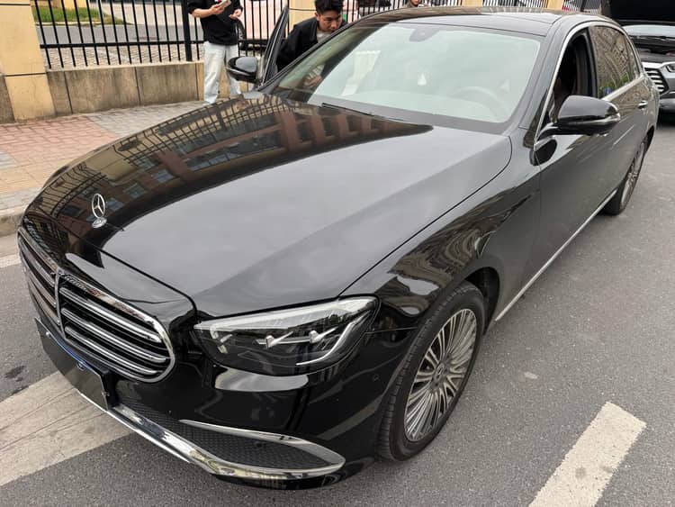 奔驰 E级 2023款 E 300 L 2.0T 豪华型 自动挡 - View 1