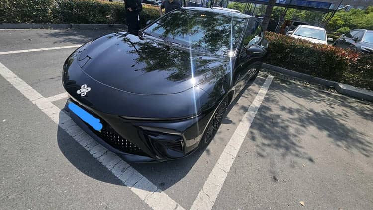 哪吒S 2022款 纯电 650km 四驱大版 - View 1