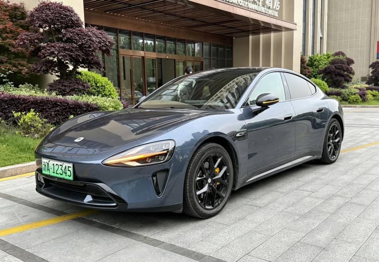 MI SU7 2024 700km Rear Drive Standard Founding Edition - View 1