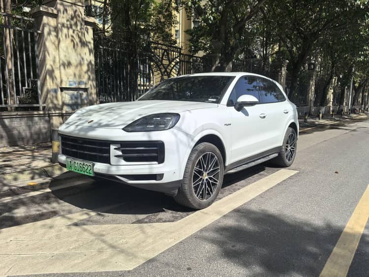 Porsche Cayenne New Energy (Imported) 2024 Cayenne Oil and Electric Hybrid 2.0T Automatic Gear - View 1