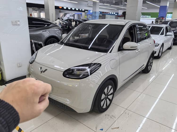 WuLing 2023 BingGuo 333km LingBox Connected Version Automatic - View 1