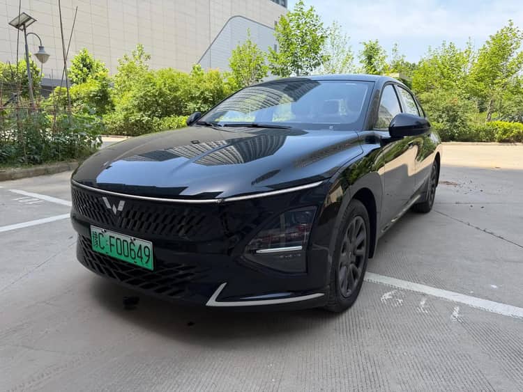 WuLing Starlight 2024 Co-creation 70 Standard - View 1