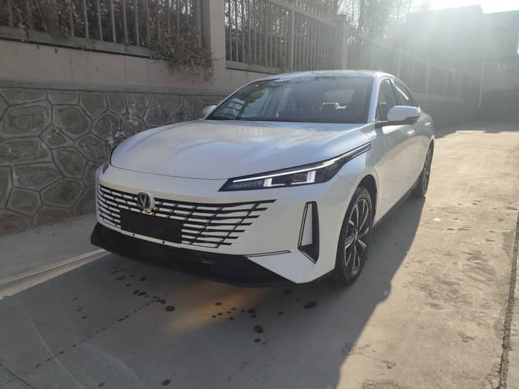 ChangAn 2025 Eado 1.5T Blue Whale 500Bar Prestige Automatic - View 1