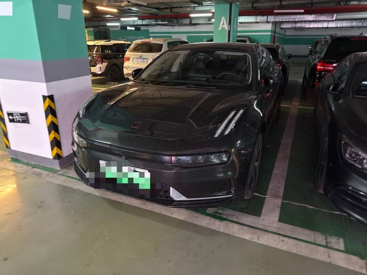 Zeekr 2022 Zeekr 001 Long-Range Dual-Motor WE Edition Automatic - View 1