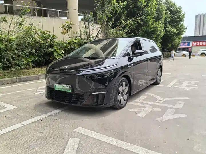 Xpeng X9 2024 702 Long Endurance Max - View 1