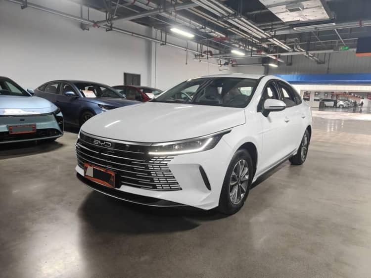 比亚迪 2024款 驱逐舰05 DM-i 1.5 无级 荣耀版 55KM 豪华型 自动挡 - View 1