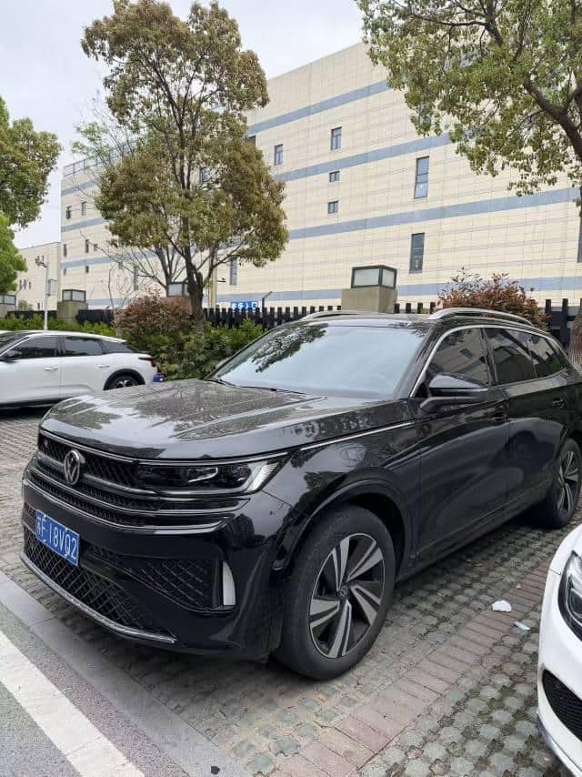 Volkswagen 2023 Teramont R-Line 2.0TSI 380TSI All-Wheel Drive Touring Edition Automatic - View 1