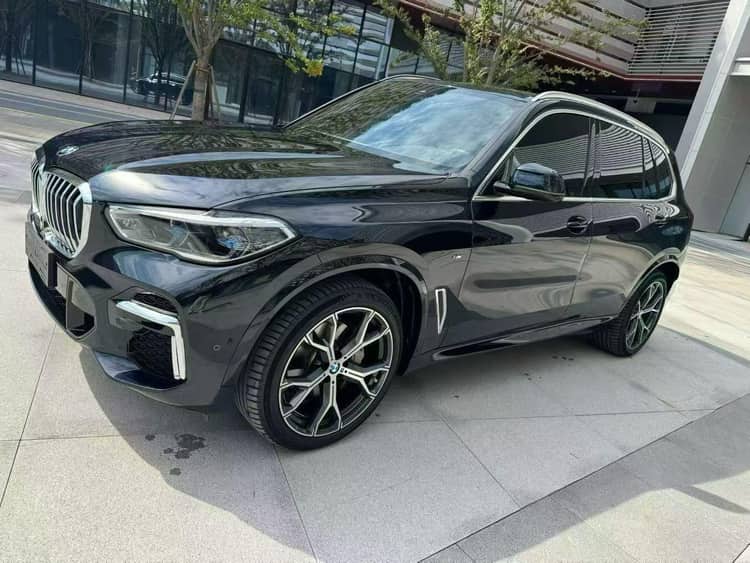 BMW X5 2022 model change xDrive 40Li M sports package - View 1