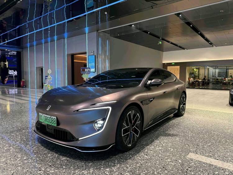 Avatr 12 2023 650 three-laser four-wheel drive performance version - View 1