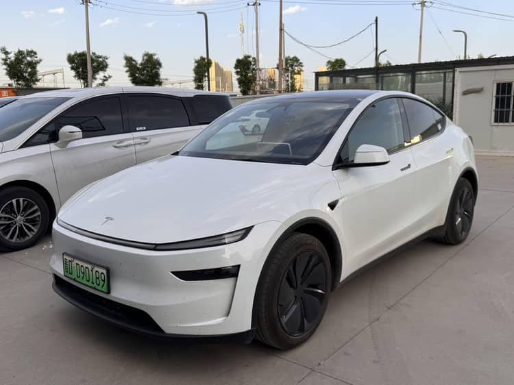 Tesla 2025 Model Y Rear-Wheel Drive Automatic - View 1