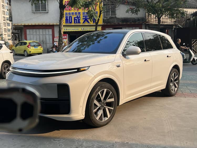 Li 2023 L7 Air Automatic - View 1