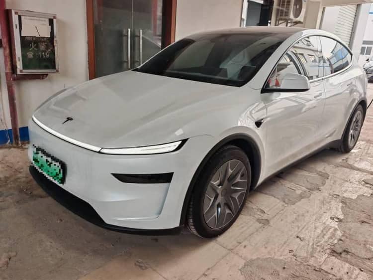 Tesla 2025 Model Y Long Range All-Wheel Drive Automatic - View 1