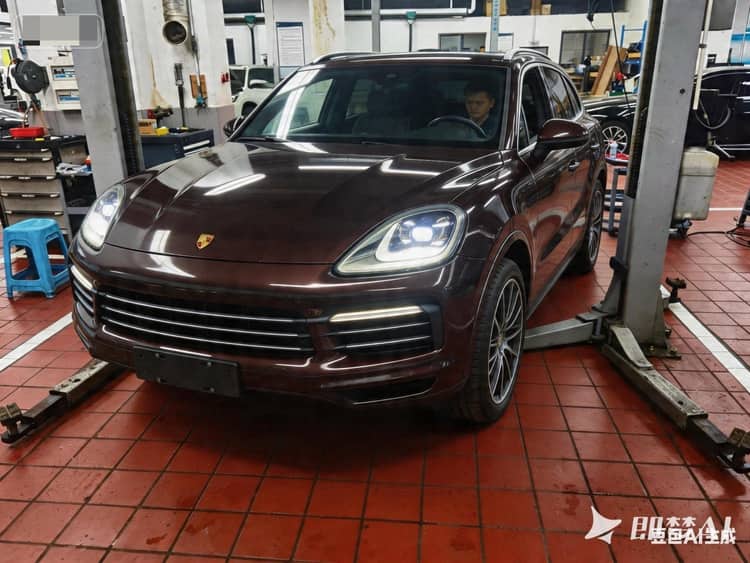 Cayenne New Energy 2019 Cayenne E-Hybrid 2.0T - View 1