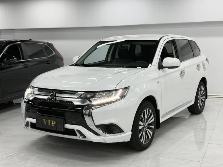Outlander 2021 2.0L Two-Drive Smooth Edition 5 - View 1
