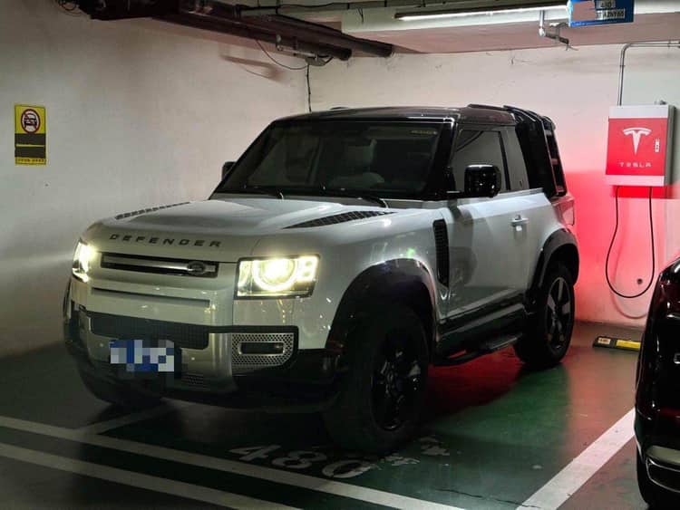 Land Rover Guard 2022 90 2.0T P300 Tiger Ambition Edition - View 1