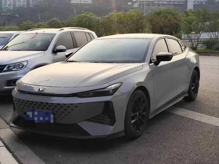 ChangAn 2024 UNI-V 1.5T Prestige Automatic - View 1