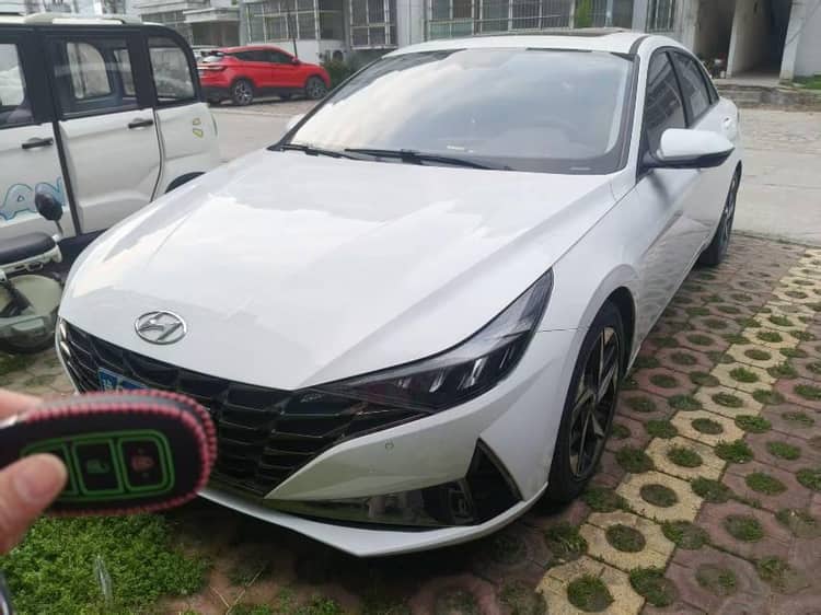 Hyundai 2022 Elantra-Sedan 1.5 CVT LUX Prestige Automatic - View 1