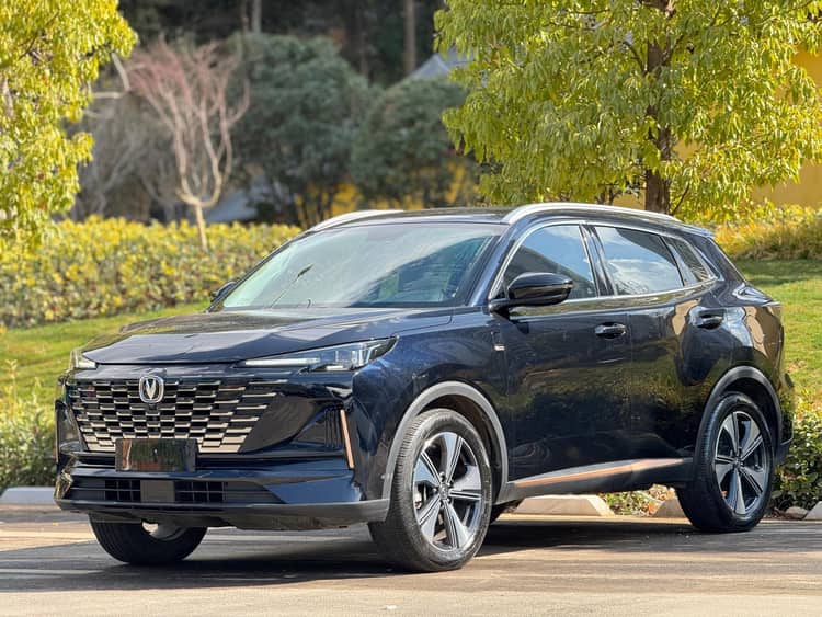 长安 2022款 CS55 PLUS 1.5T 尊贵型 自动挡 - View 1