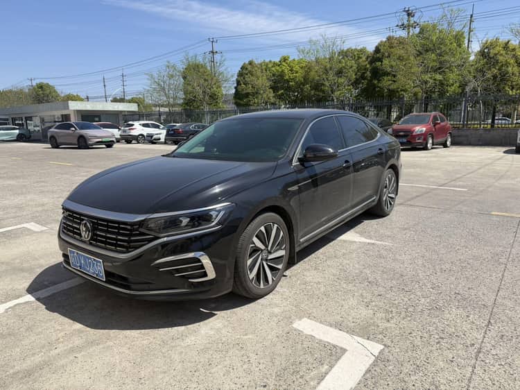 Volkswagen 2023 Passat 2.0TSI 330TSI Elite Edition Automatic - View 1