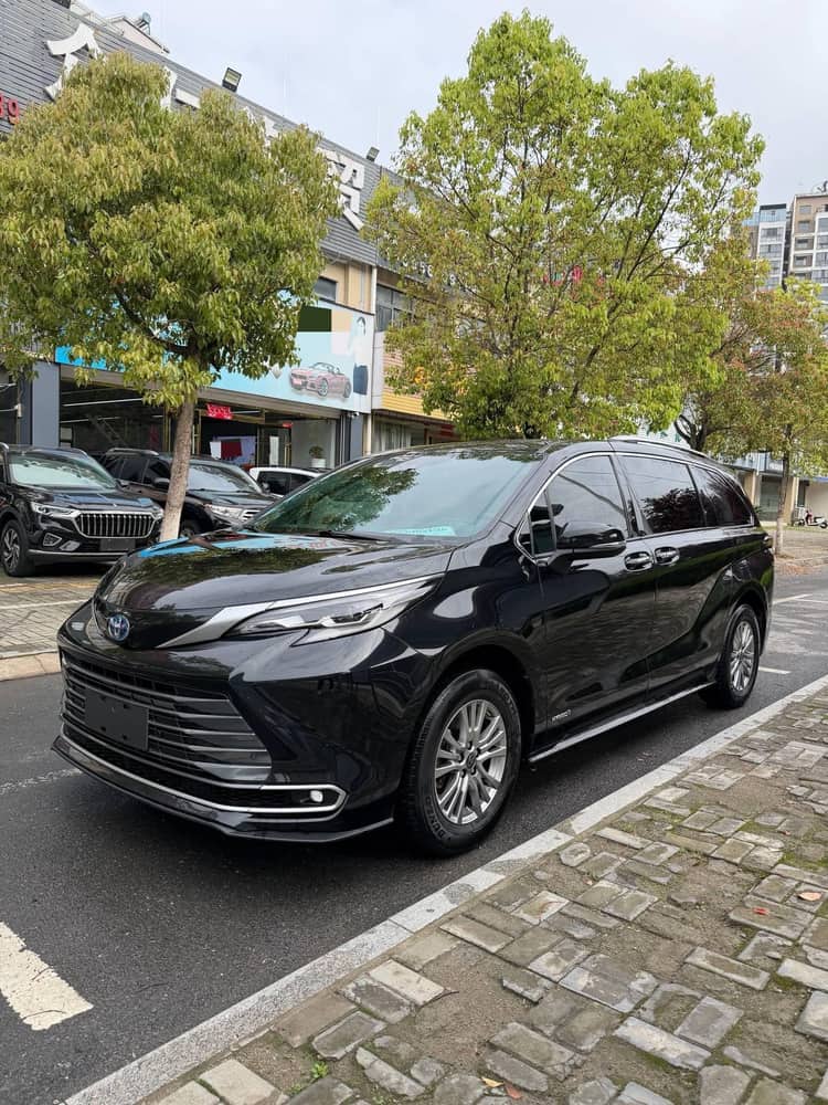 Toyota 2021 Sienna 2.5 CVT Prestige Automatic - View 1