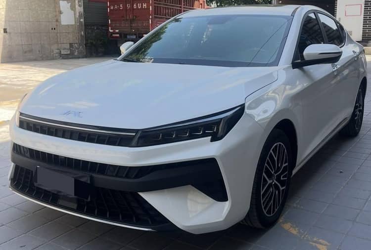 江淮 2023款 A5 PLUS 1.5T 无级 尊贵型 自动挡 - View 1