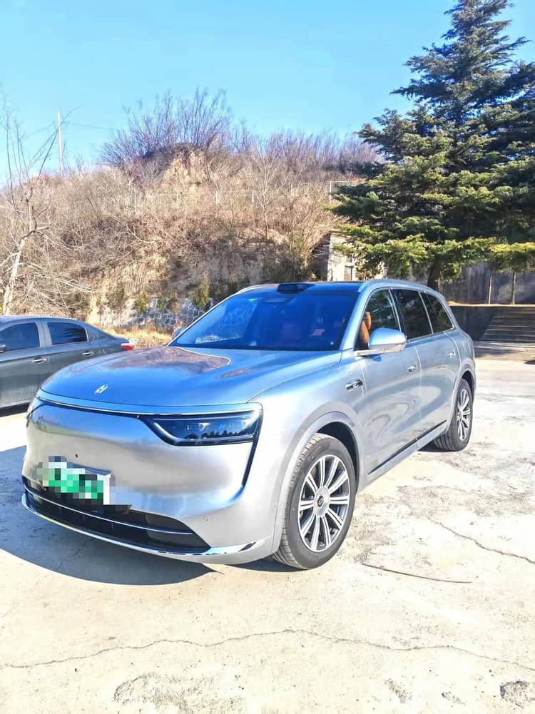 AITO M8 2025 extended range Max version 53.4kWh 5-seat version - View 1