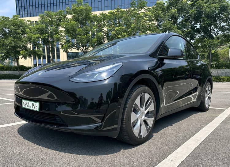 Tesla 2022 Model Y Rear-Wheel Drive Automatic - View 1