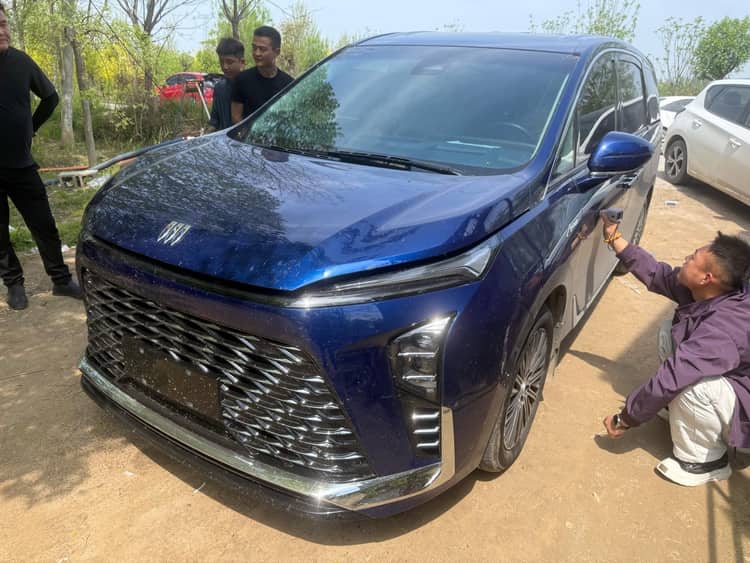 Buick 2024 GL8 Lu Zun PHEV 1.5T Luxury Edition 6-seat Automatic Gear - View 1