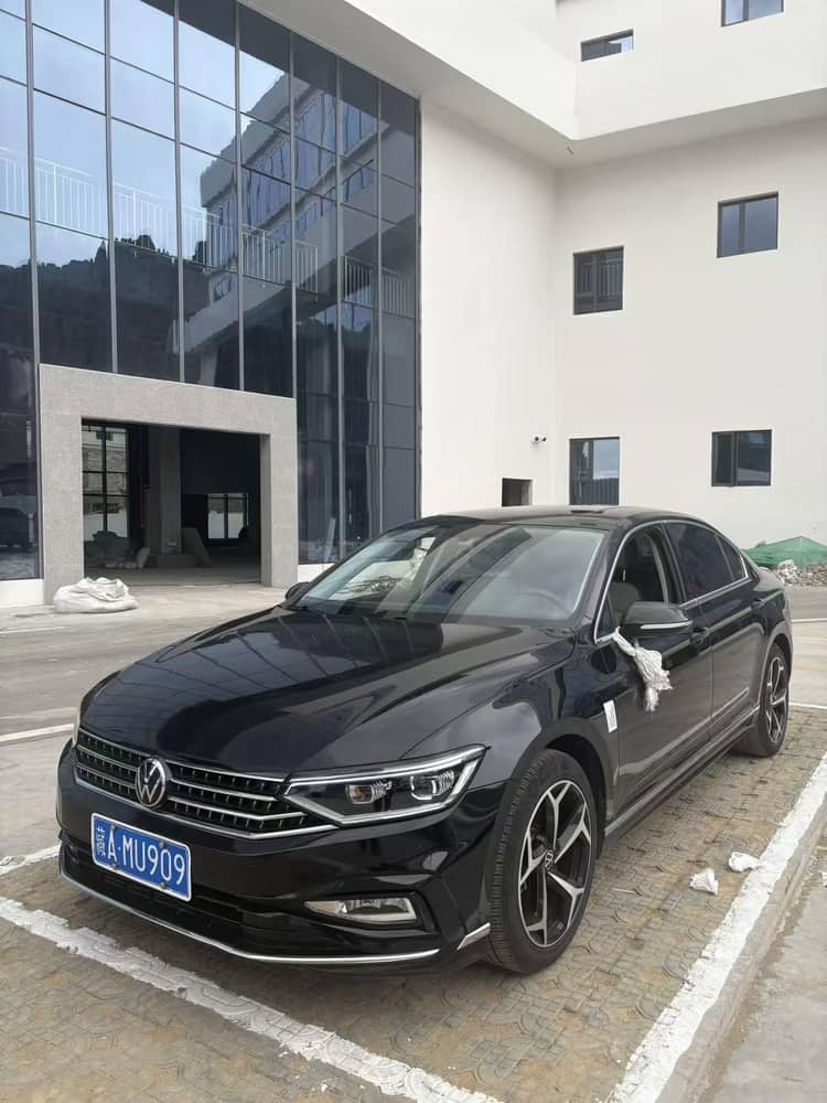 Volkswagen 2023 Magotan 2.0TSI 330TSI 2 Million Units Commemorative Edition Leading Model Automatic - View 1