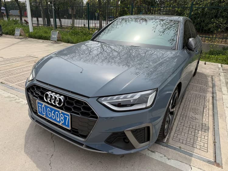 奥迪 2022款 A4L 2.0TFSI 40TFSI Quattro RS套件燃速型 自动挡 - View 1