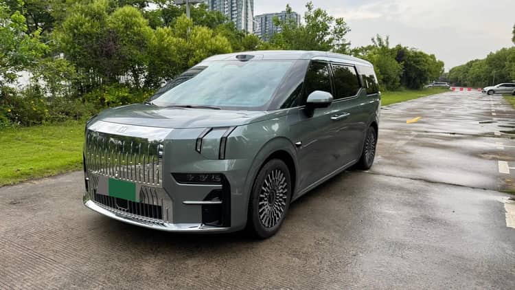 Zeekr 2024 Zeekr 009 Six-Seat Executive Edition All-Wheel Drive 108kWh Automatic - View 1