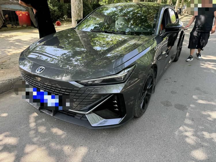 ChangAn UNI-V 2022 1.5T Honorable Model - View 1