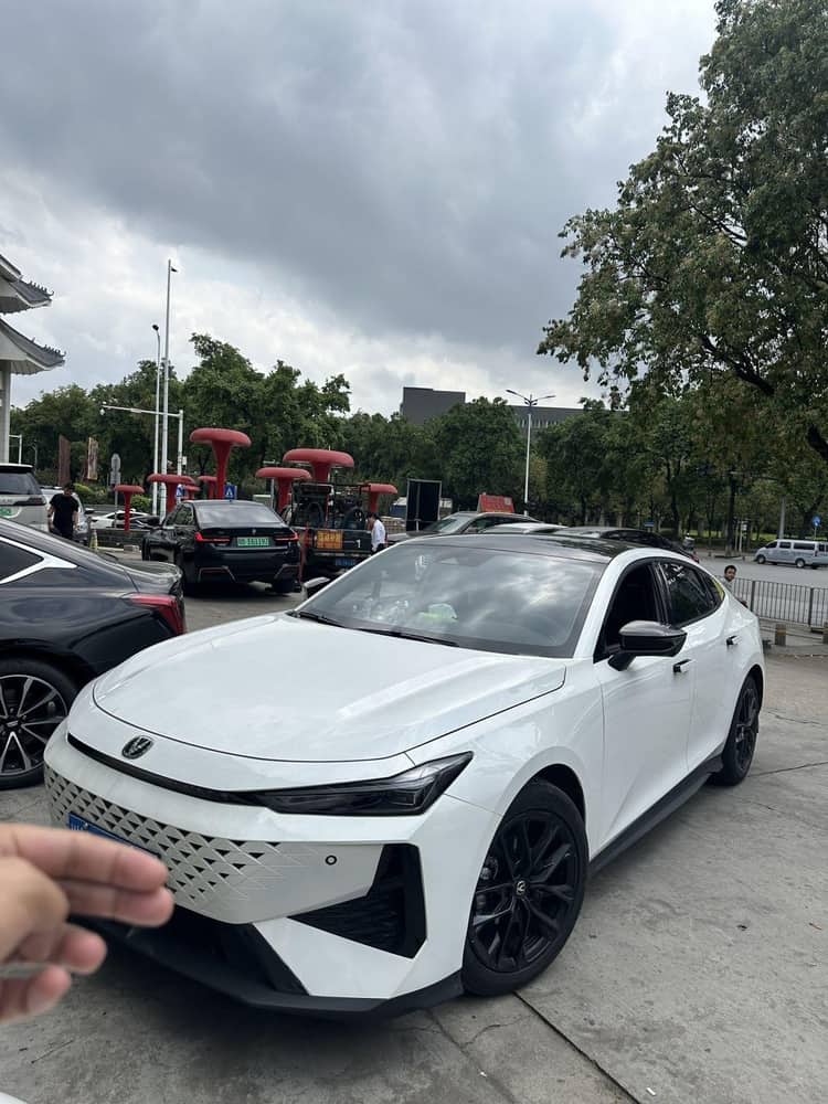 ChangAn 2024 UNI-V 1.5T Prestige Automatic - View 1