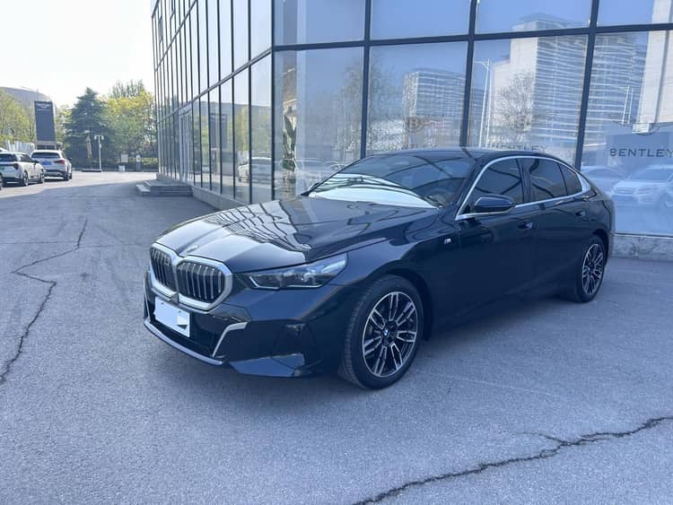 BMW 5 Series 2025 Model 525Li 48V 2.0T M Sport Package Automatic - View 1