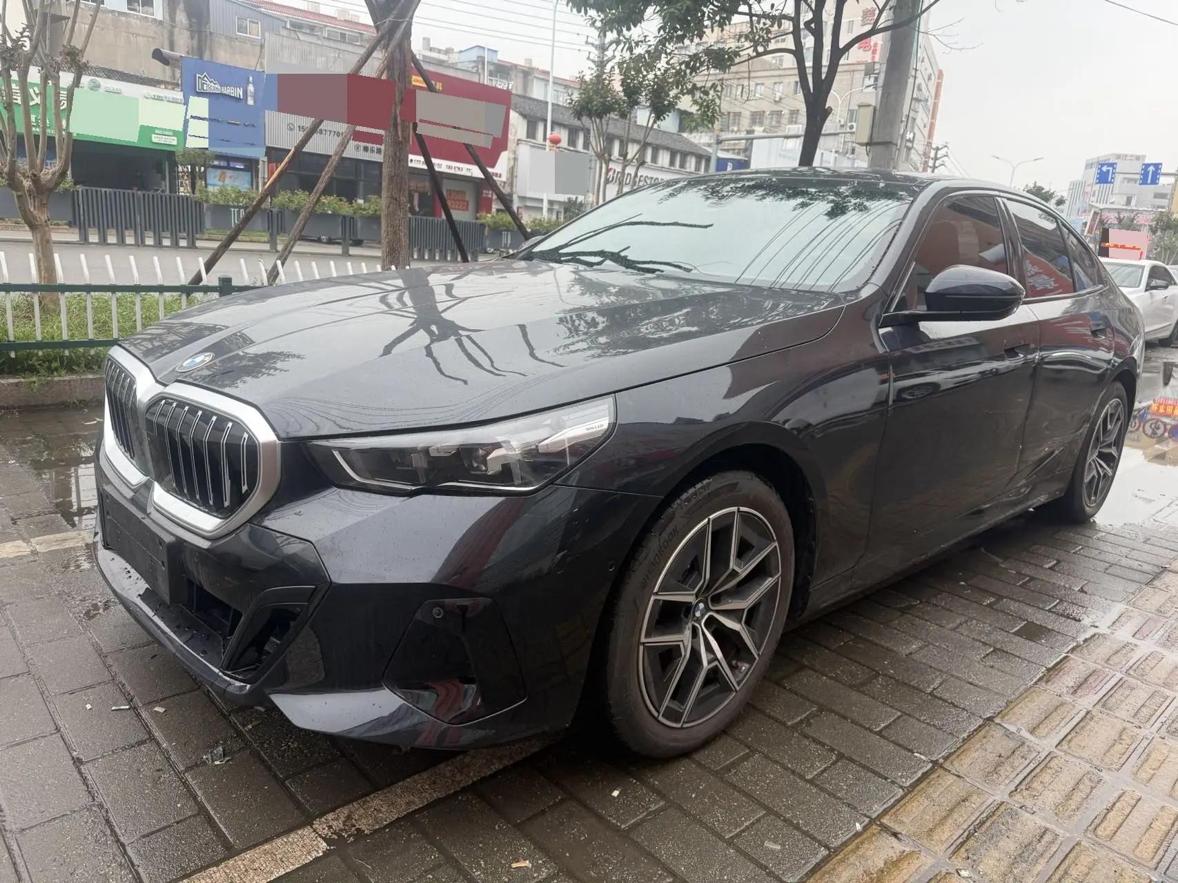 打开图片灯箱:BMW 5 Series (Imported) 2024 530i 48V 2.0T Leading M Sports Suit Automatic Gear
