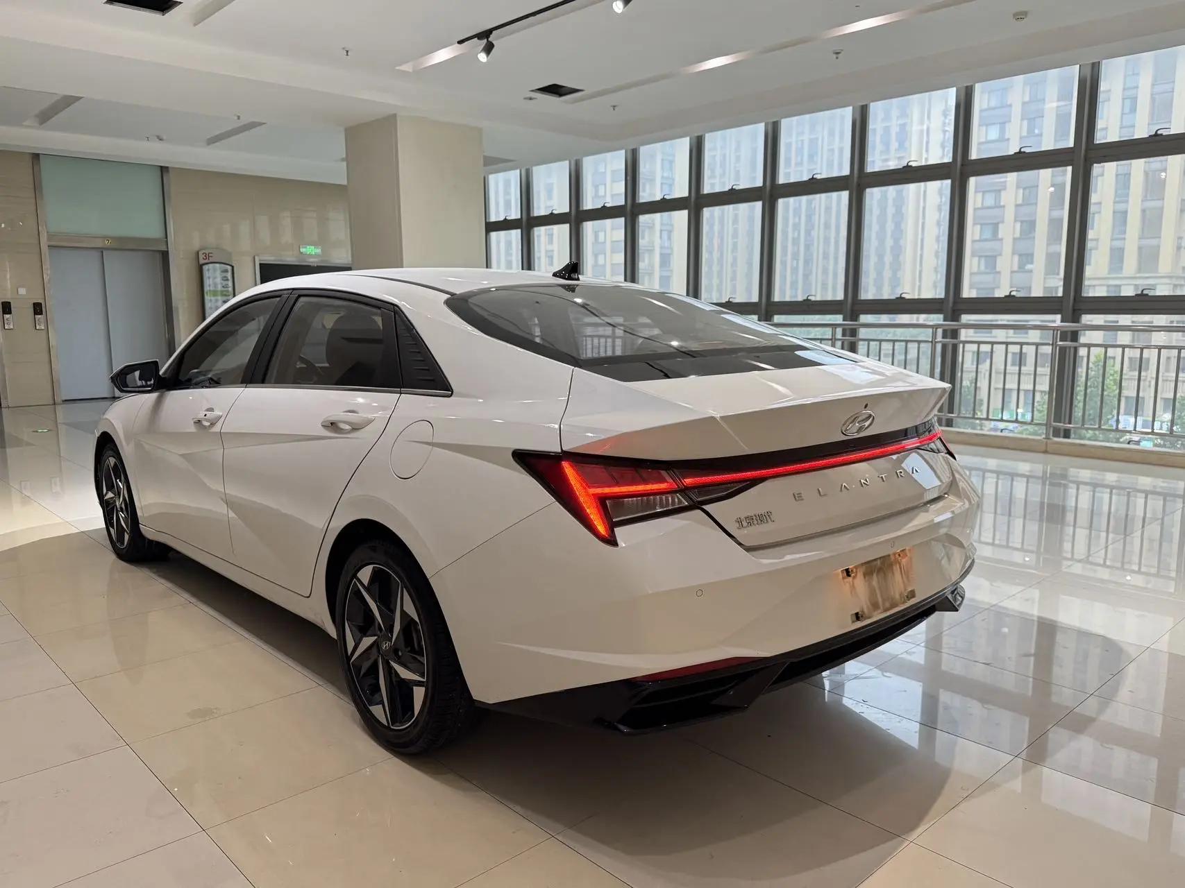 Elantra 2021 1.5L CVT LUX Prestige Edition 11