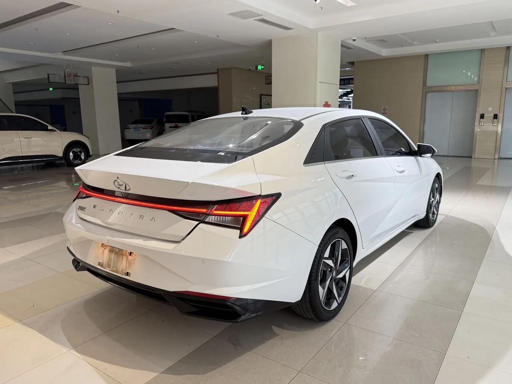 Elantra 2021 1.5L CVT LUX Prestige Edition 12