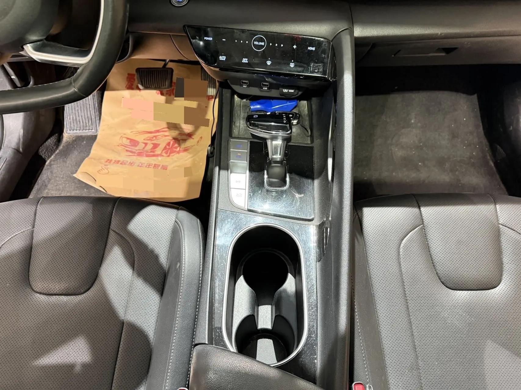 Elantra 2021 1.5L CVT LUX Prestige Edition 16