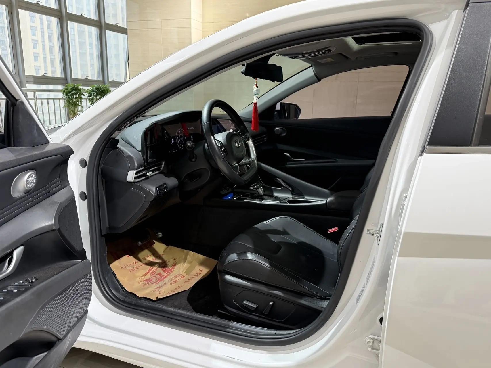 Elantra 2021 1.5L CVT LUX Prestige Edition 3