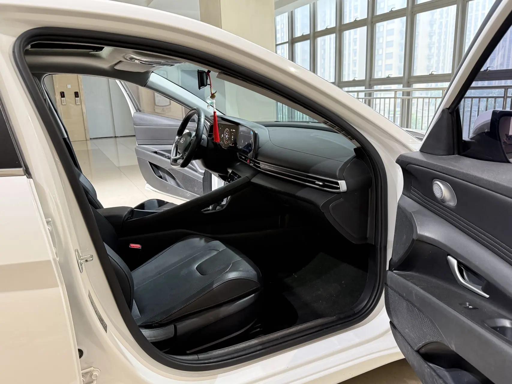 Elantra 2021 1.5L CVT LUX Prestige Edition 5