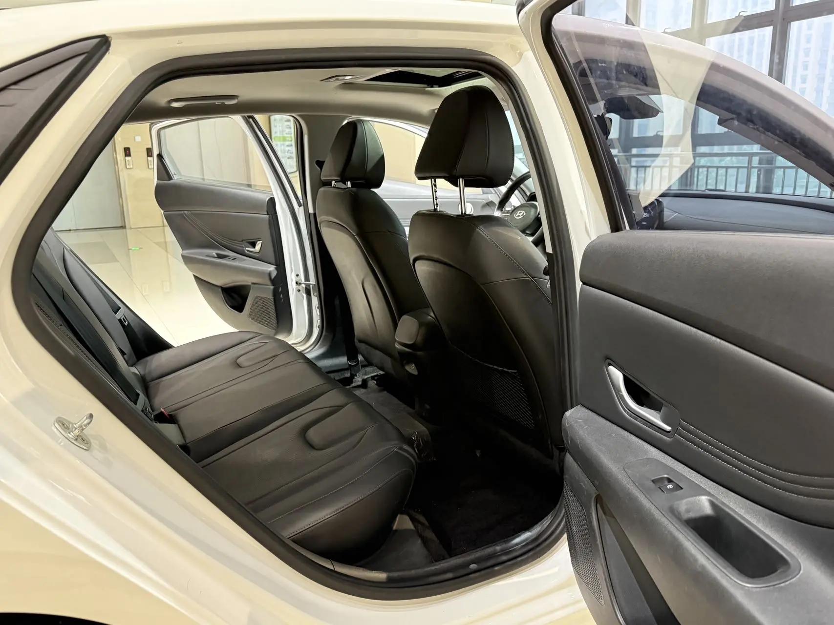 Elantra 2021 1.5L CVT LUX Prestige Edition 6