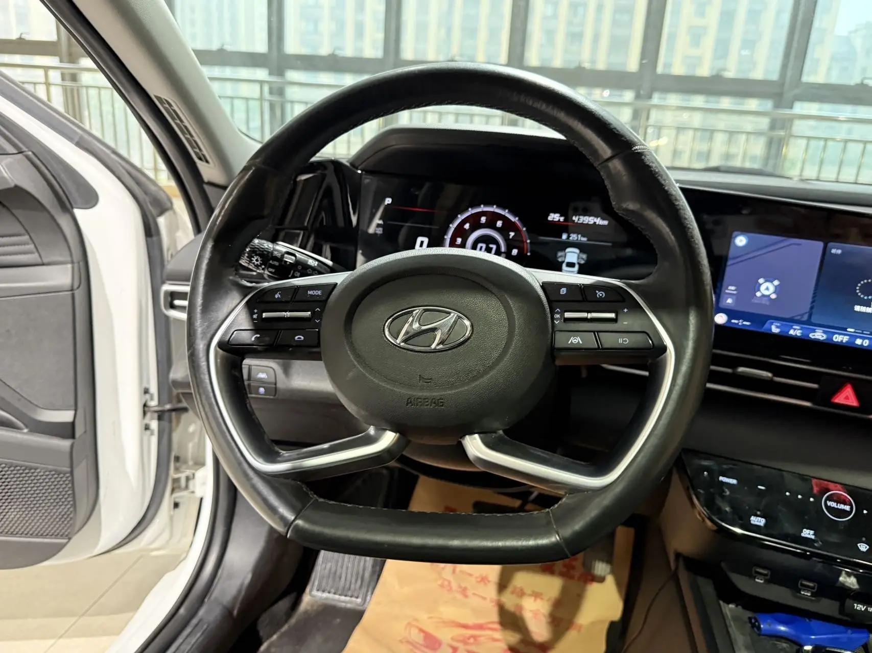Elantra 2021 1.5L CVT LUX Prestige Edition 8
