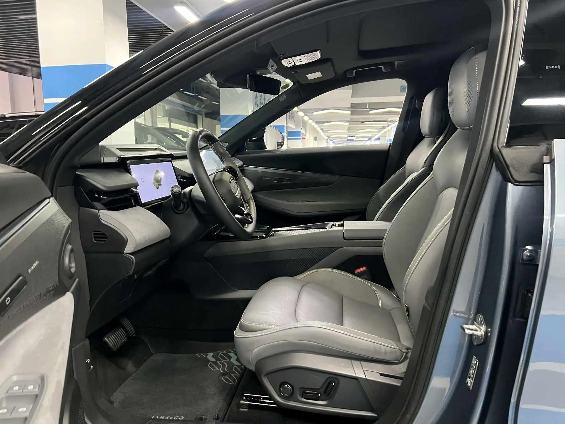 LYNK&amp;CO 2025 LYNK&amp;CO 08 EM-P 1.5T 220km four-wheel drive performance Halo automatic gear 3