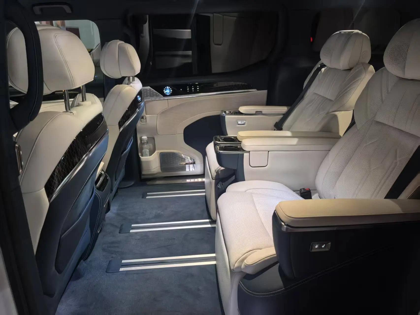 ZEEKR 009 2022 Dual Motor Basic 6-seat 4