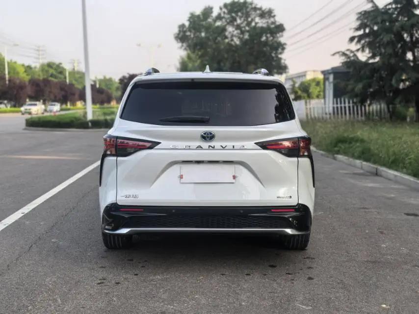 Granvia 2022 2.5L Hybrid Prestige Edition 3