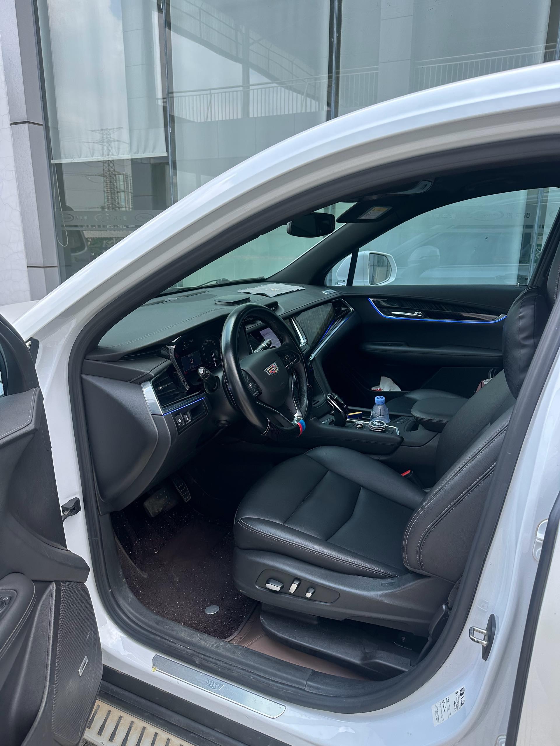 Cadillac XT6 2022 2.0T 7-seat 2-drive luxury model 3