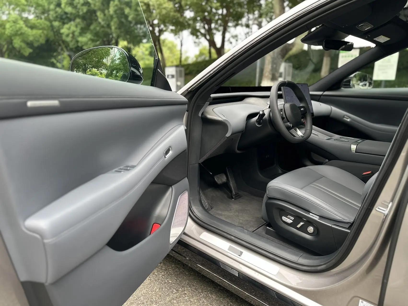 MI YU7 2025 model, long-range rear-wheel-drive version 7