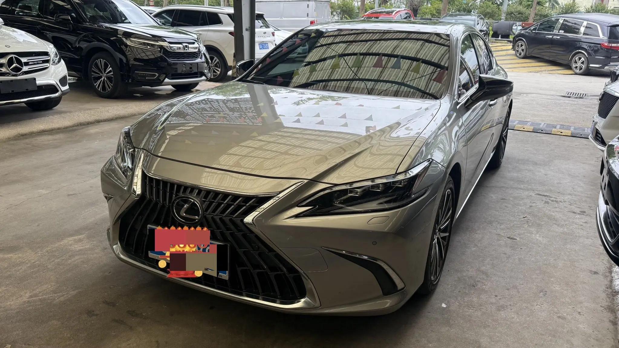 Lexus ES 2022 300h Administrative Edition