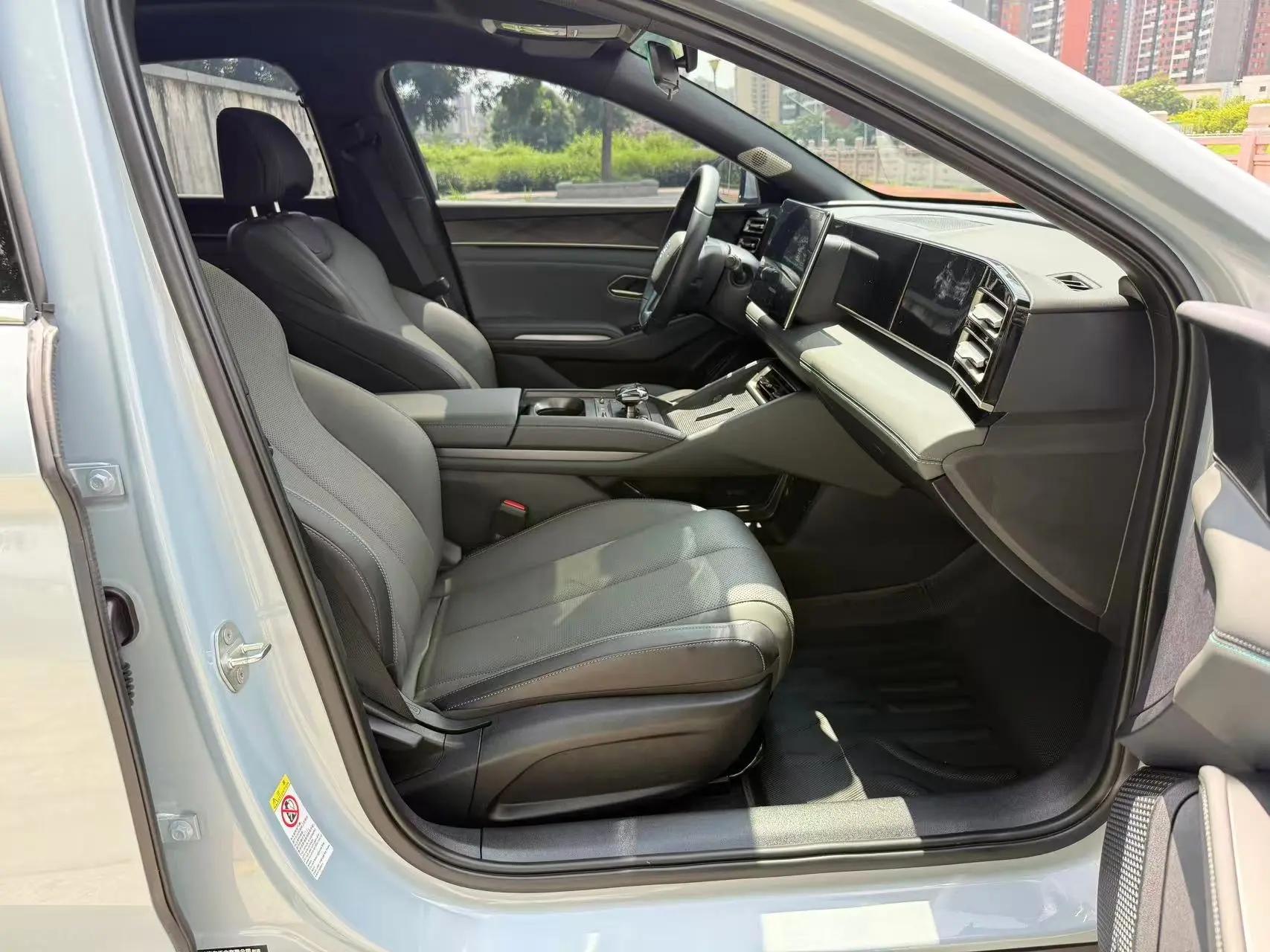BYD 2025 Qin L DM-i 1.5 stepless smart driving version 80KM Exceed automatic gear 14
