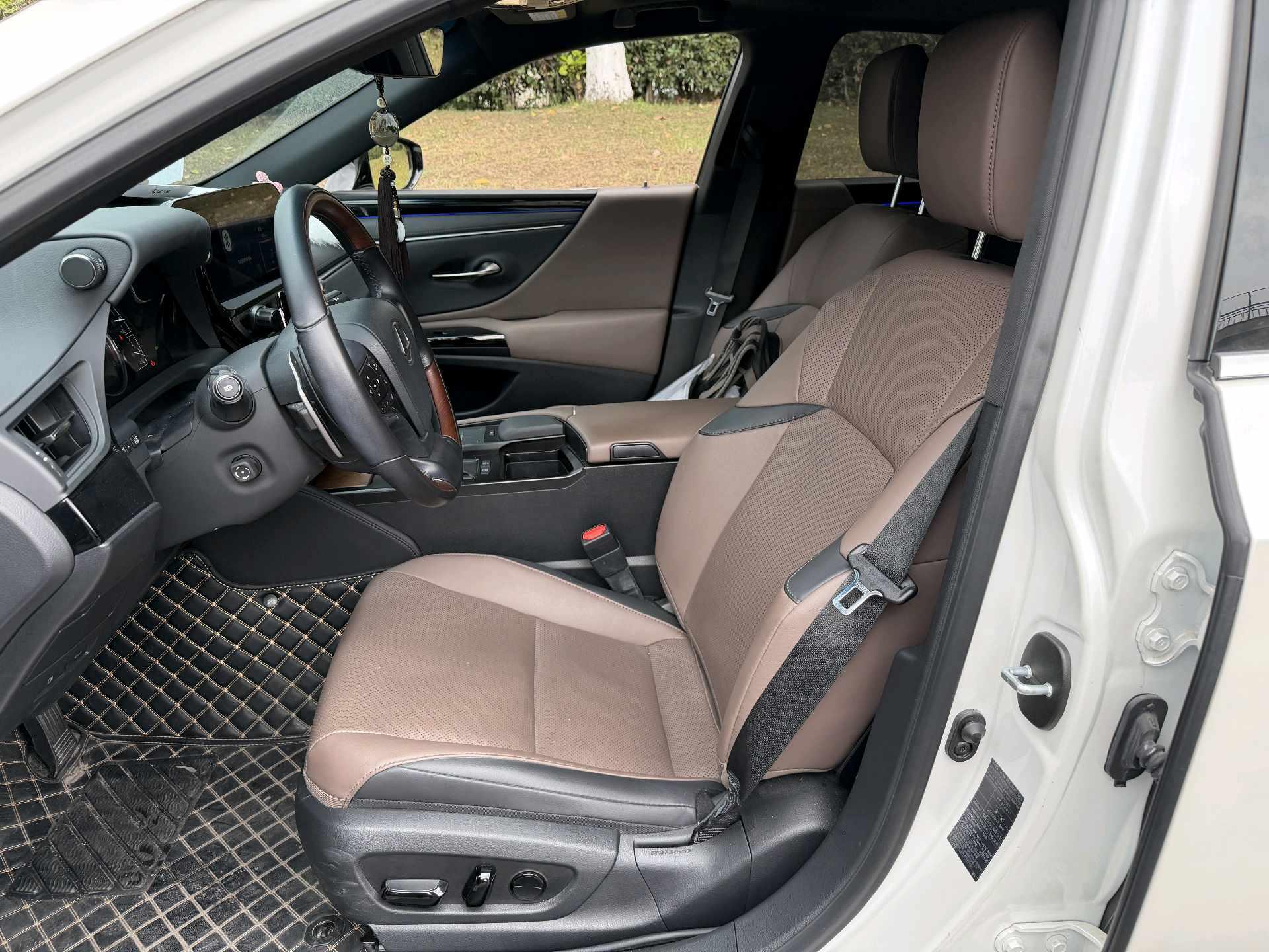 Lexus ES 2021 200 Deluxe Edition 3